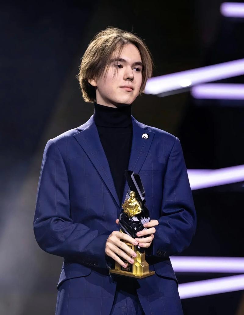 LPL季后赛：今天16：45 EDG vs FPX