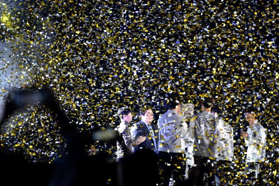 兄弟冠军凯莎以五杀强势回归， Hope ，天妃，金克丝失败， Top Esports 夺回一城