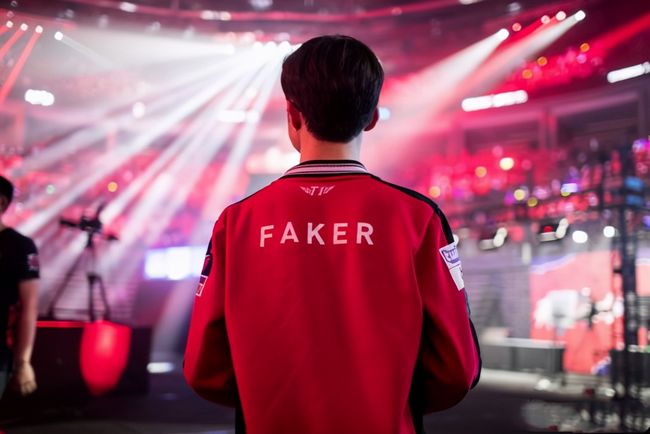 Team WE ：下路选手Stay将下放二队担任AD，将随队征战LDL